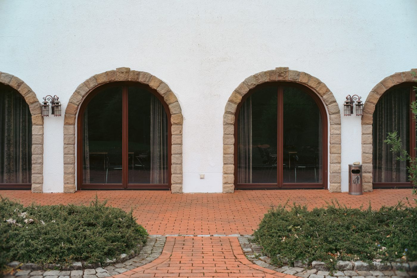 Specialty & Shaped Windows — standard features